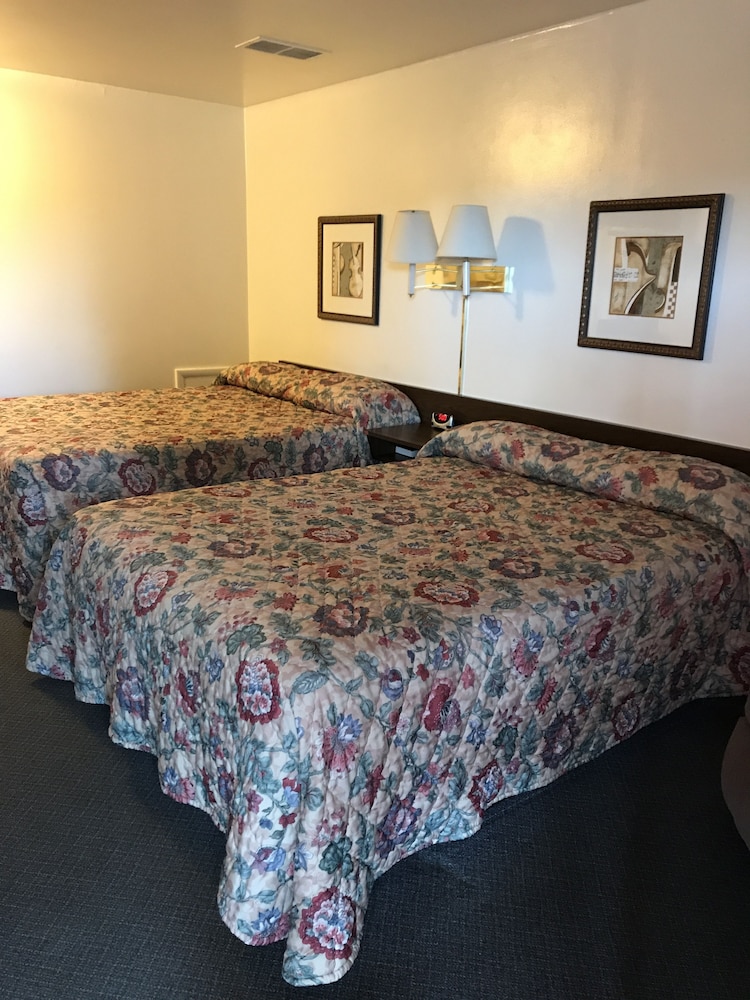 Room, 2 Queen Beds, Non Smoking photo 3