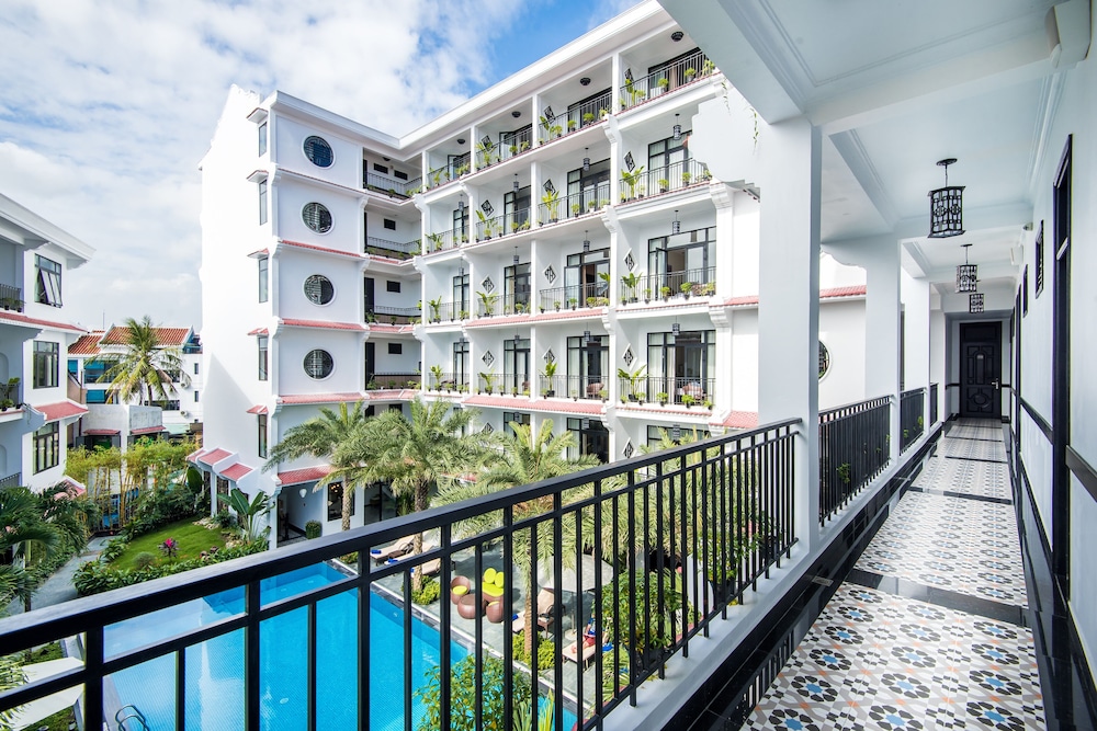 Deluxe Room, 2 Twin Beds, Balcony, City View - Photo 2