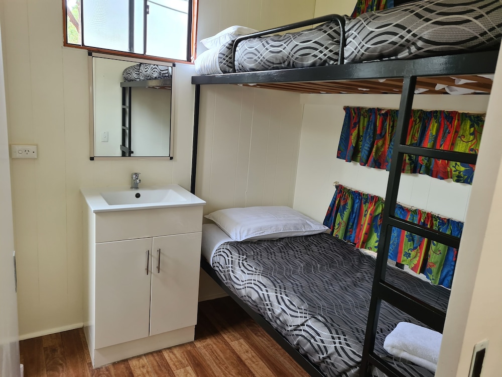 Cabin, Ensuite photo 2