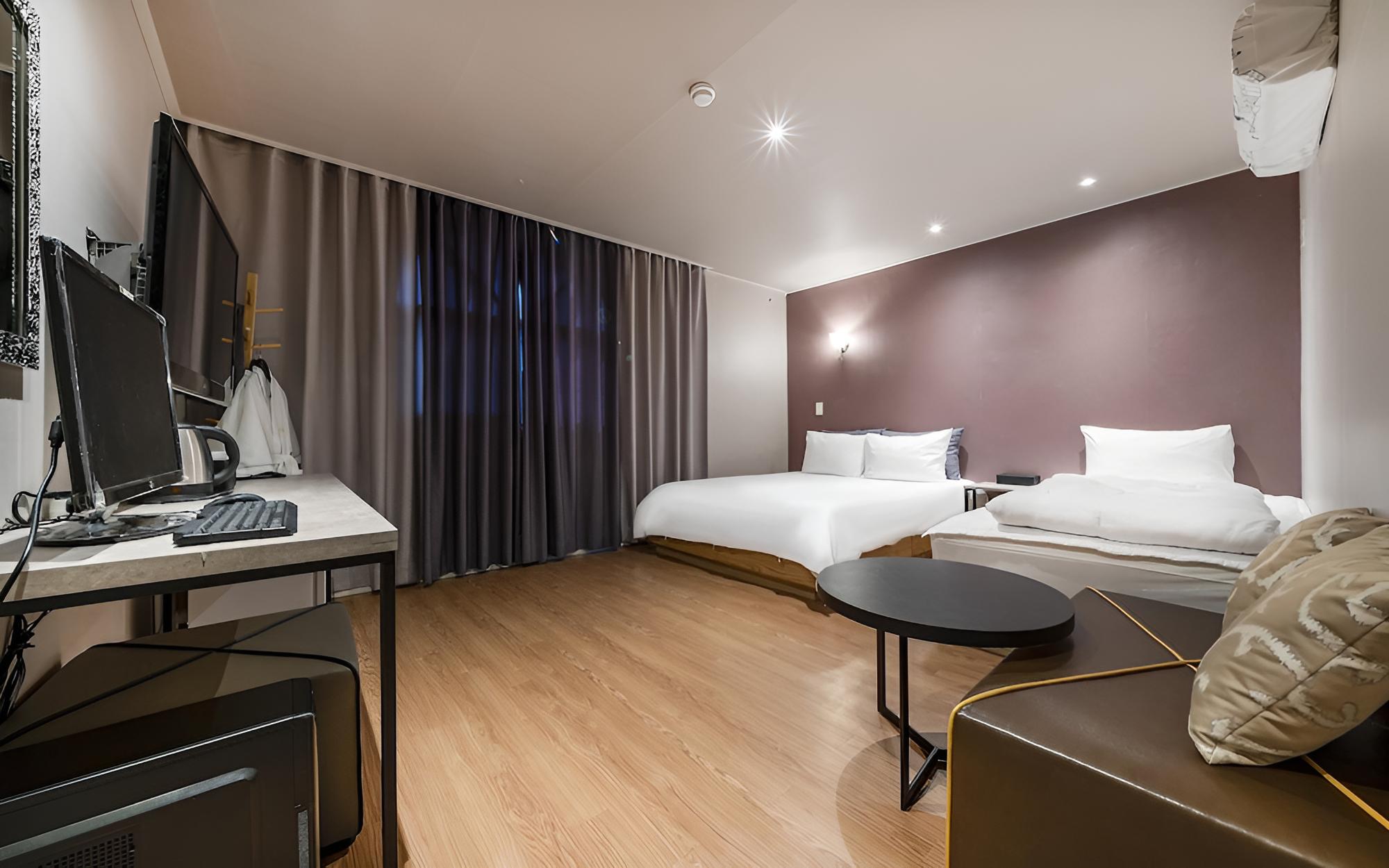 Room (Special (Twin Room Netflix Available)) photo 1