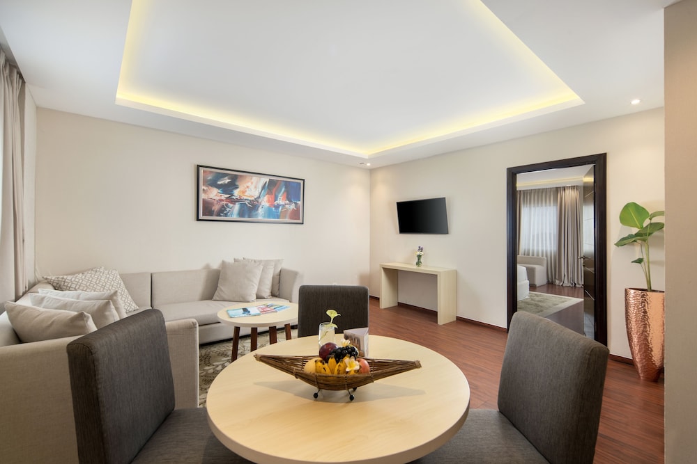 Suite Room - Photo 5