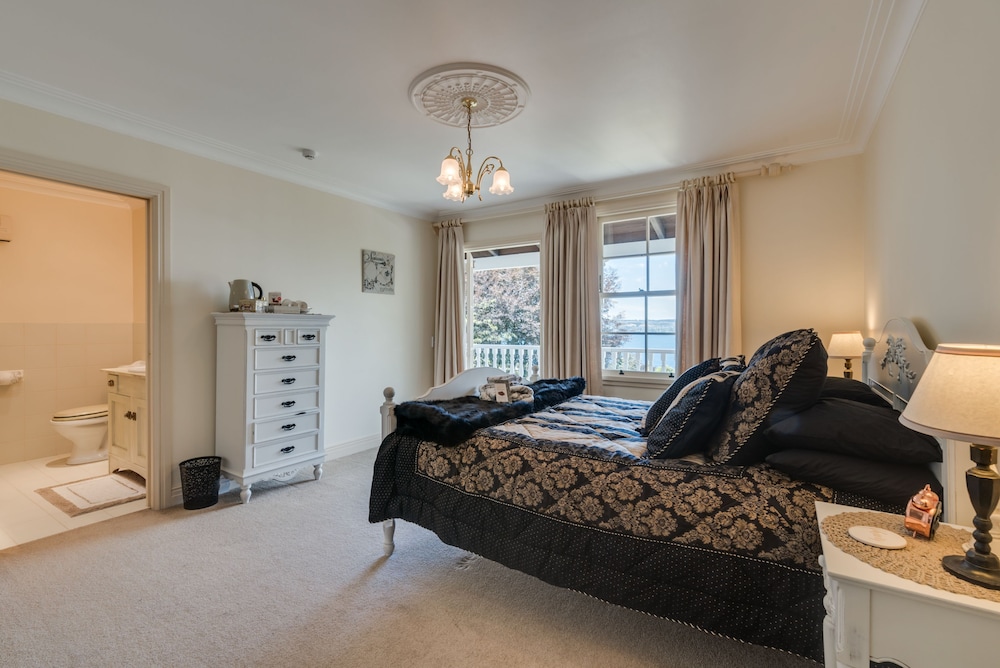 Panoramic Suite, 1 Queen Bed, Ensuite (Suite 3) photo 1