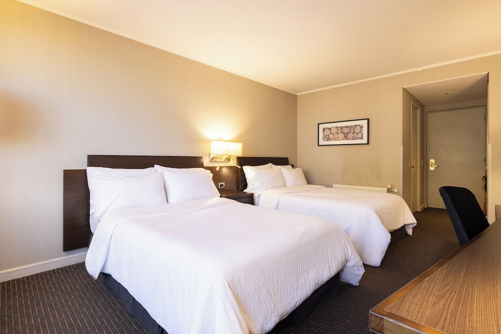 Standard Room, 2 Queen Beds (Interior View) photo 3