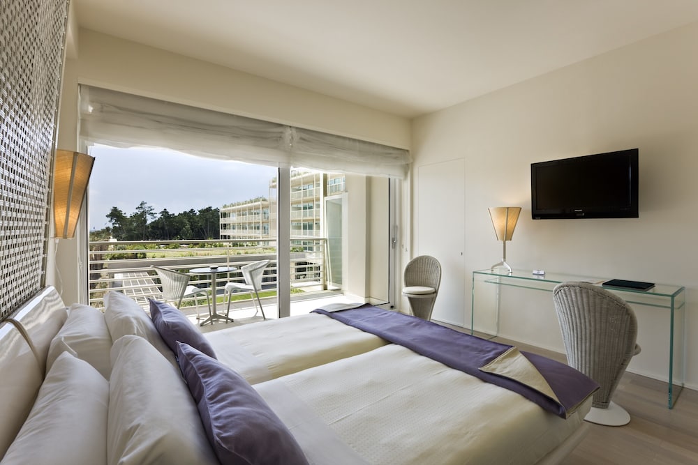 Junior Suite (Deluxe) - Photo 3