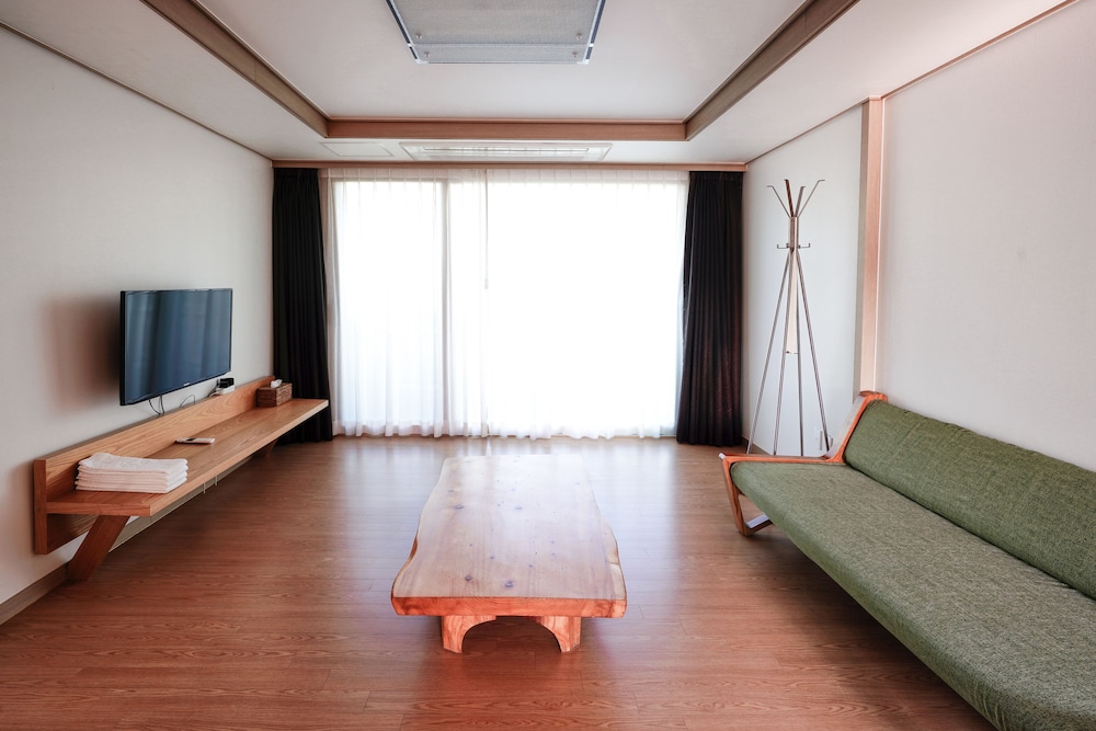 Family Room (Ondol Type) photo 1