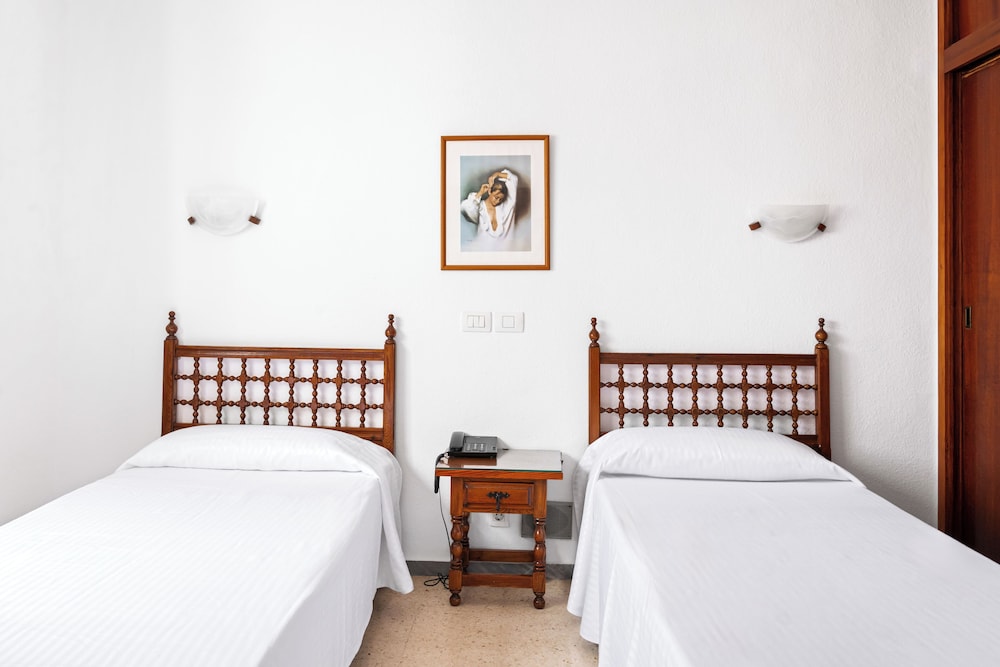 Double Room - Photo 9