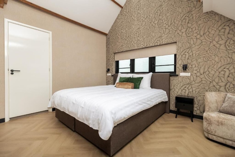 Deluxe Quadruple Room photo 3