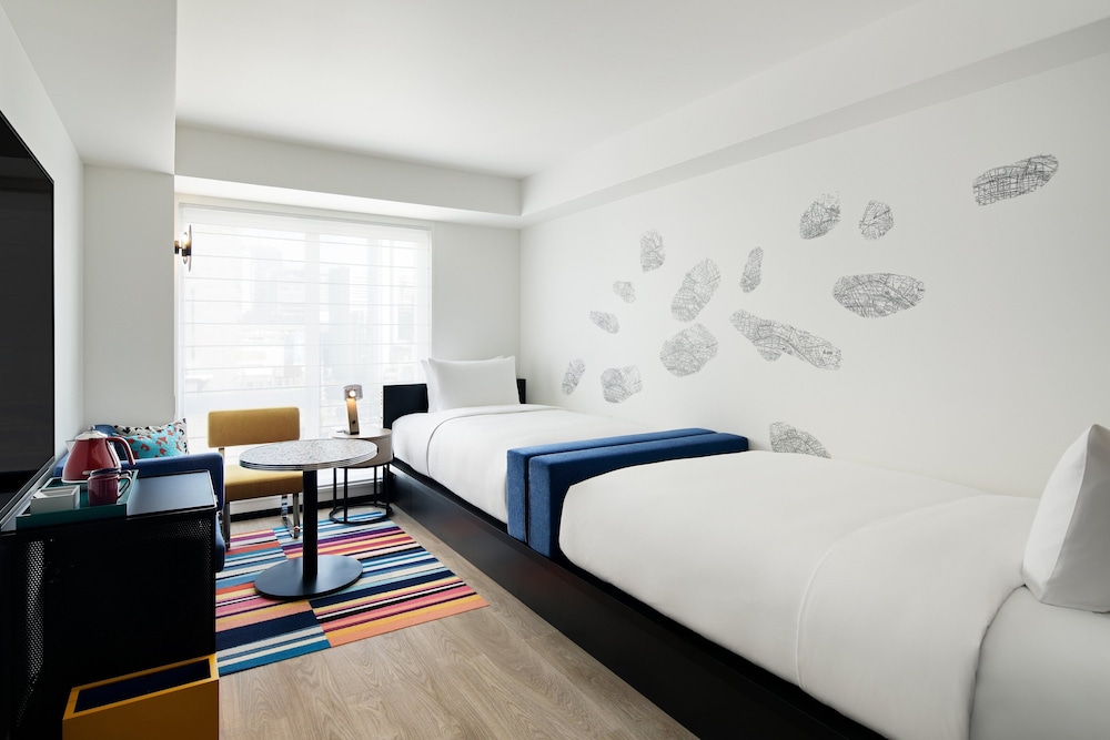 Loft, 2 Twin Beds, City View