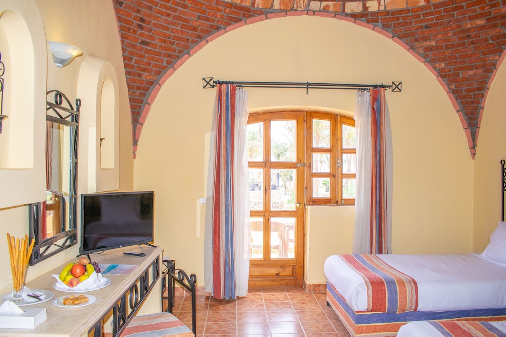 Superior Room, Sea View, Sea Facing photo 3