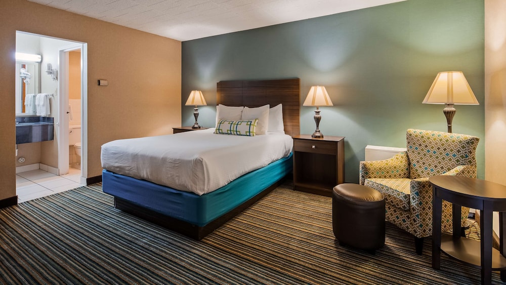 Standard Room, 1 Queen Bed, Non Smoking - Photo 1