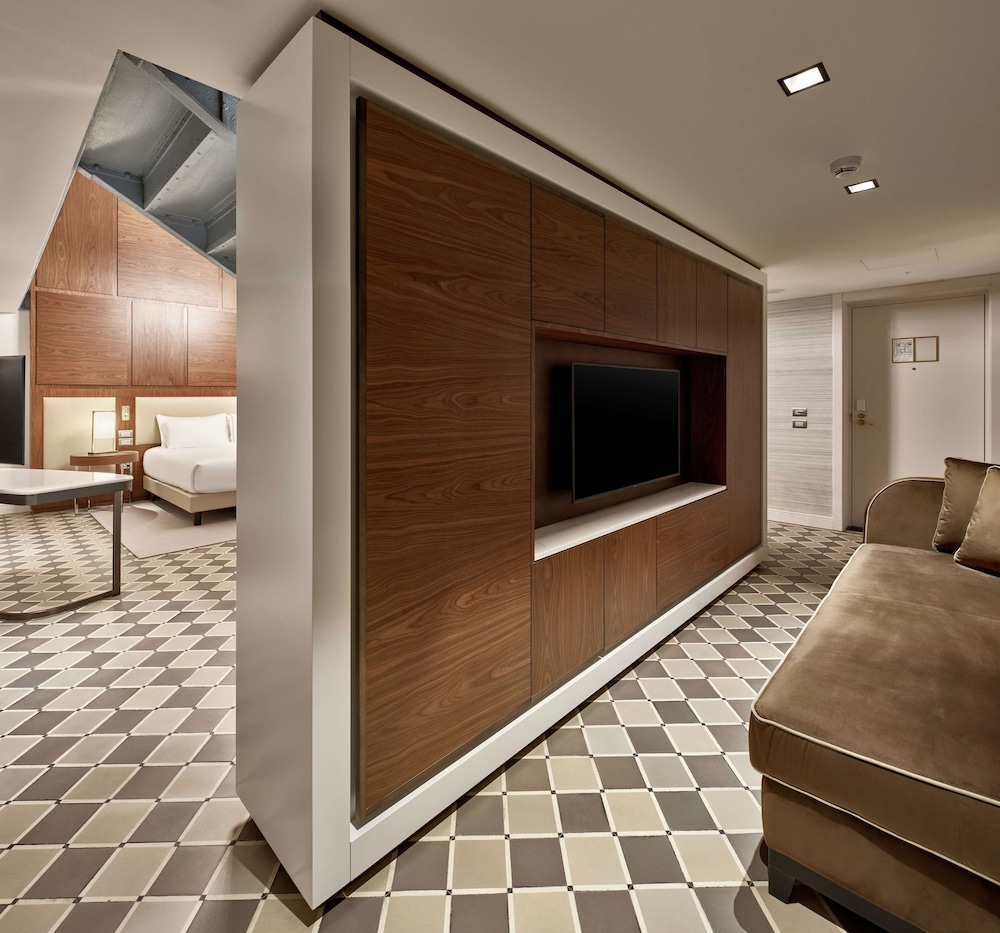 Junior Suite, 1 King Bed with Sofa bed (Historical Room)