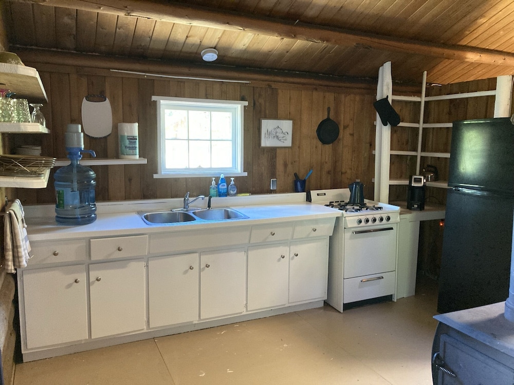 Cabin #2 Whiskey Point (2 bedrooms)