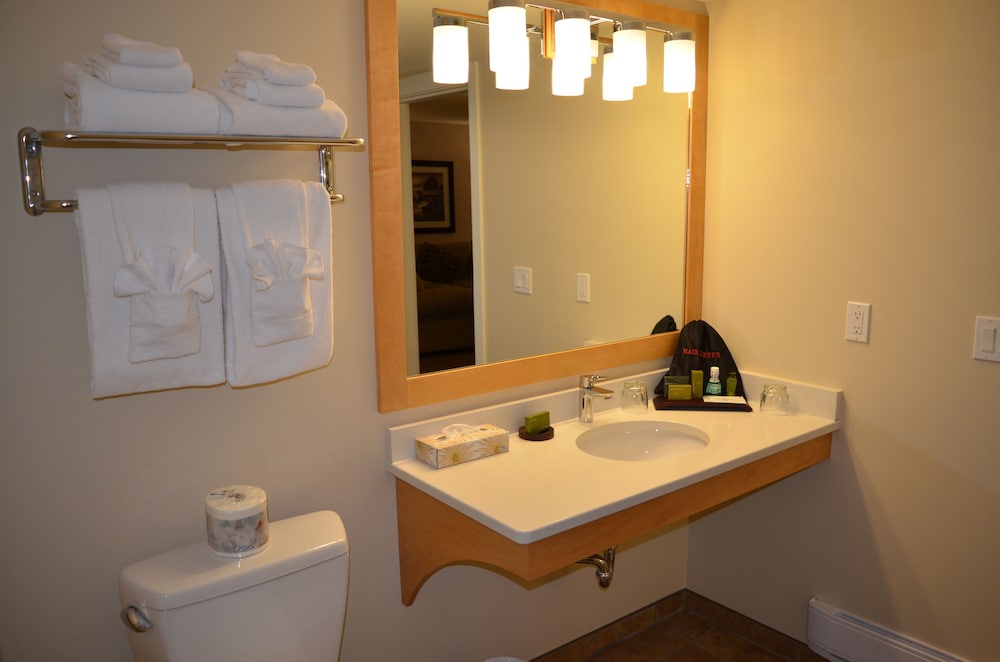 Classic Room, 2 Queen Beds, Lakeview - No Pets photo 3