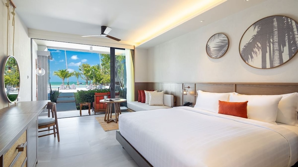Deluxe Pool Access Seaview - Photo 1