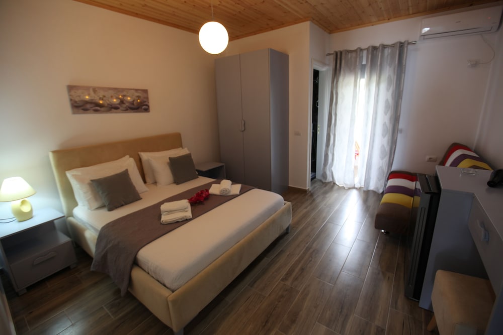 Basic Apartment, 1 Bedroom, Ground Floor photo 3
