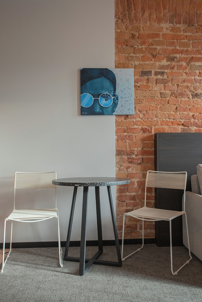 City Apartment - Photo 6