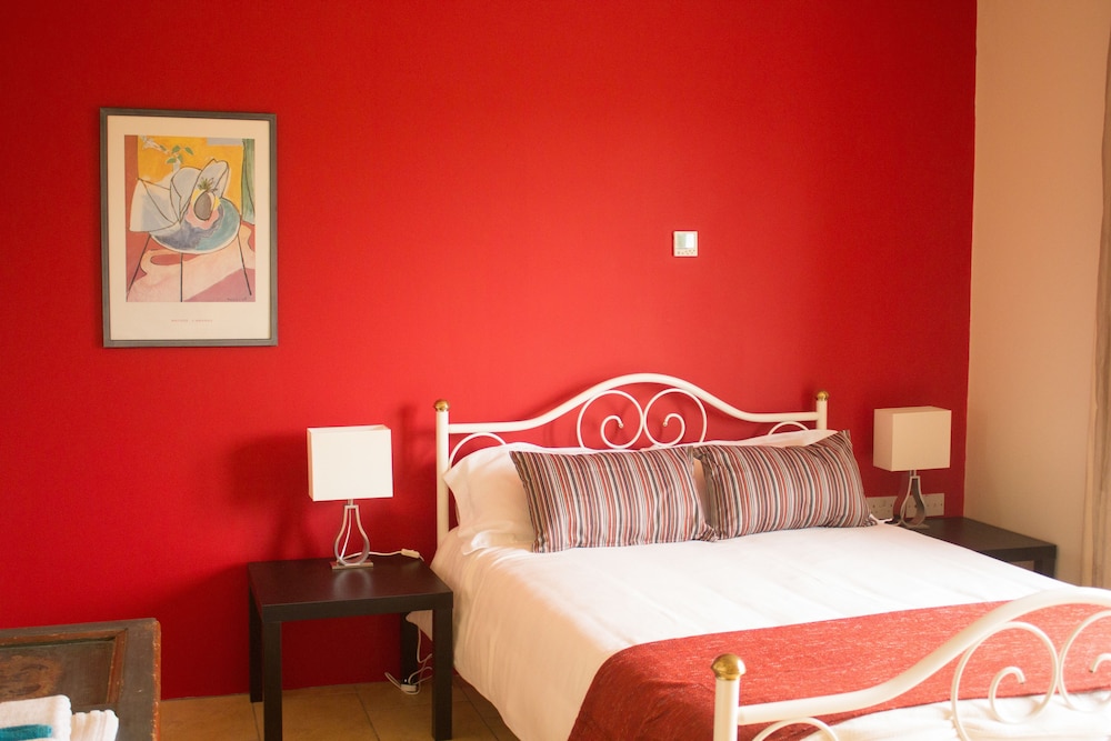 Classic Room, 1 Double Bed, Shared Bathroom, Garden Area photo 2