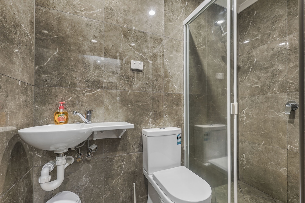 Female Only 4 Beds Share Room-Ensuite Bathroom photo 2