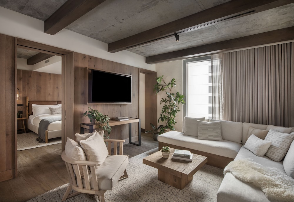 One Bedroom Suite - Photo 1