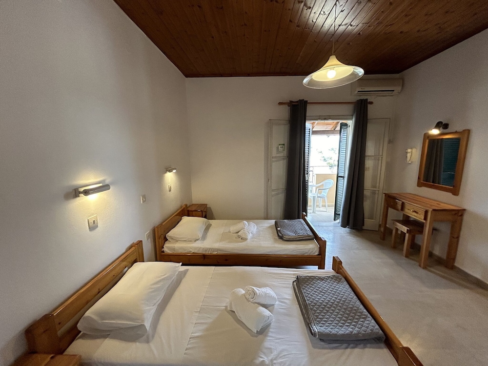 Basic Quadruple Room photo 1