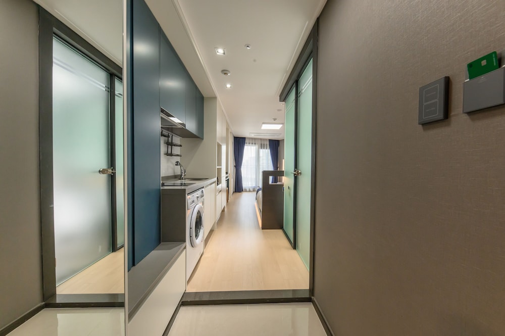 Deluxe Double Room, City View (Block A, B, C randomly assigned) - Photo 2