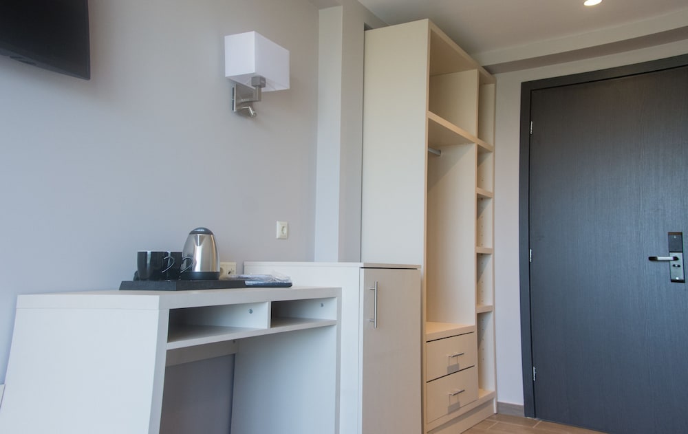 Deluxe Double Room - Photo 9