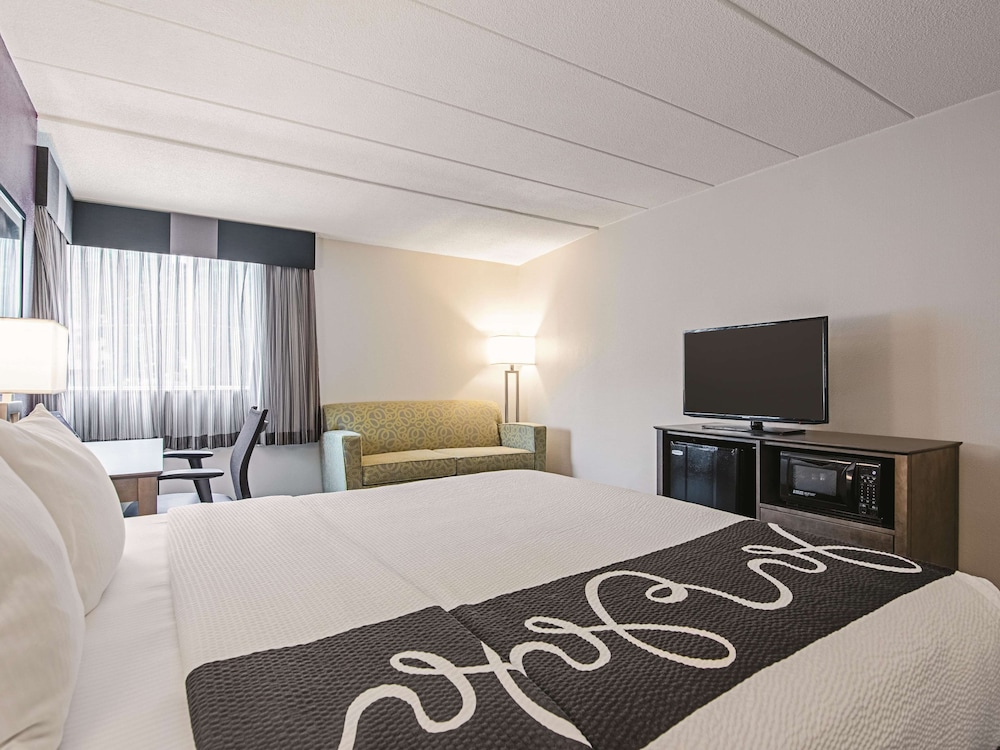 Room, 1 King Bed, Non Smoking - Photo 2