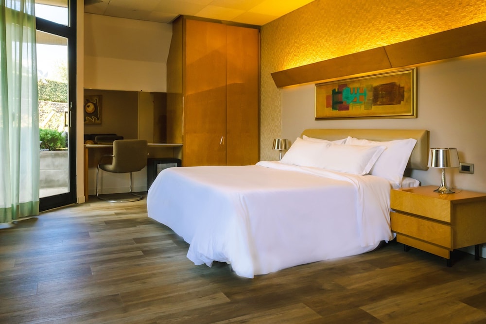 Superior Room, 1 King Bed, Balcony - Photo 6