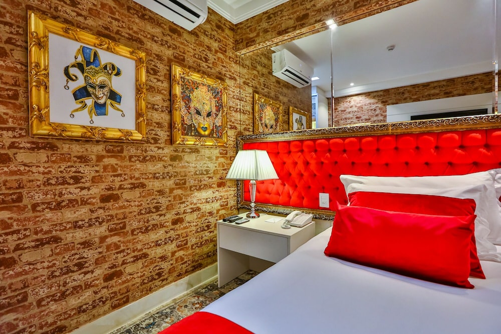 Premium Room, 1 King Bed photo 3