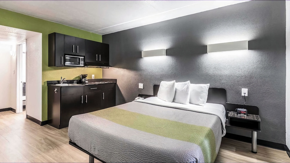 Standard Room, 1 Queen Bed, Non Smoking, Kitchenette photo 1