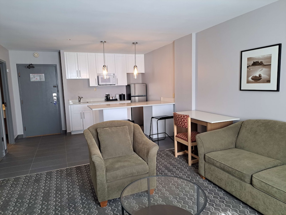 Suite, 1 King Bed, Non Smoking (with Sofabed) - Photo 2
