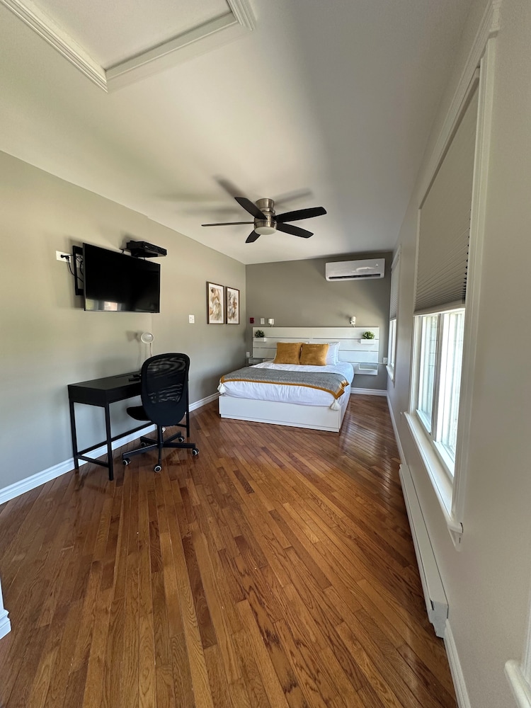 Executive Suite (No Pets Allowed) photo 2