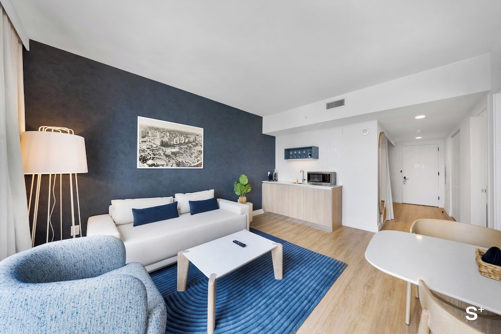Condo, City View thumbnail 6