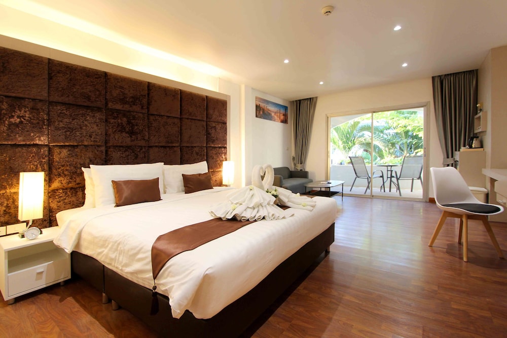 Deluxe Double Room - Photo 12