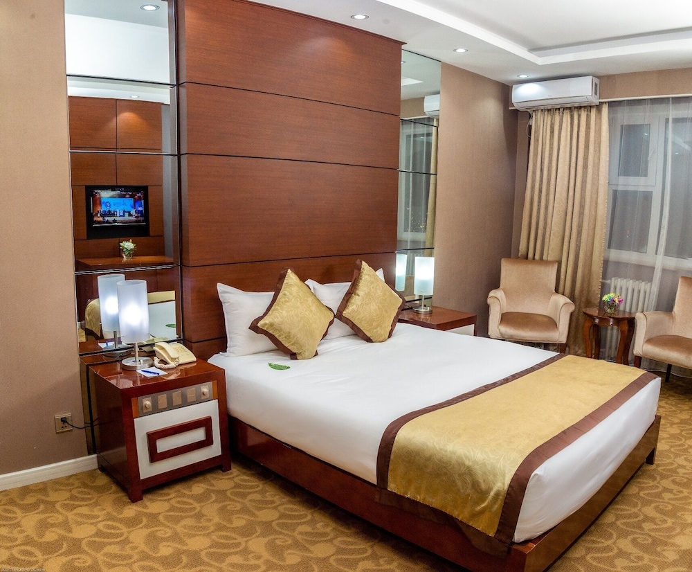 Standard Double Room, 1 Queen Bed, Private Bathroom, City View