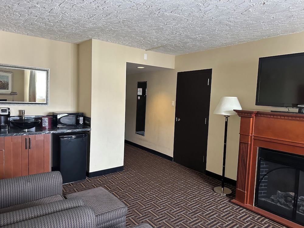 Suite, 1 King Bed, Non Smoking - Photo 5