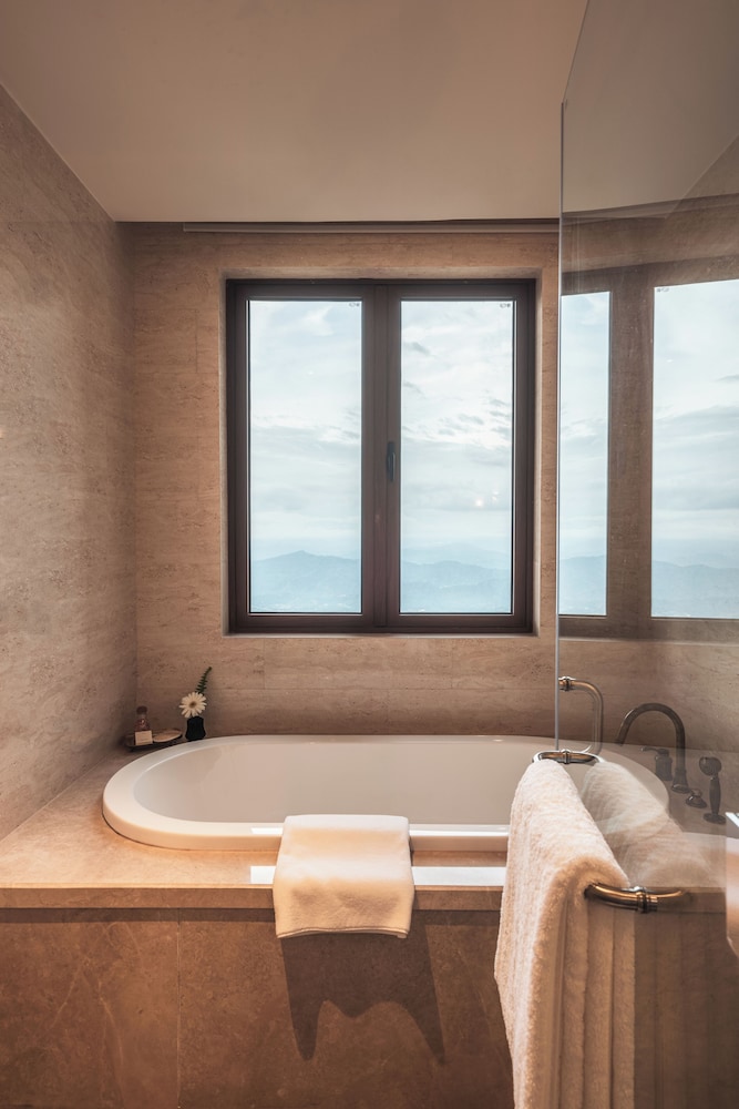Deluxe Room, 1 King Bed (Himalayan View) - Photo 5
