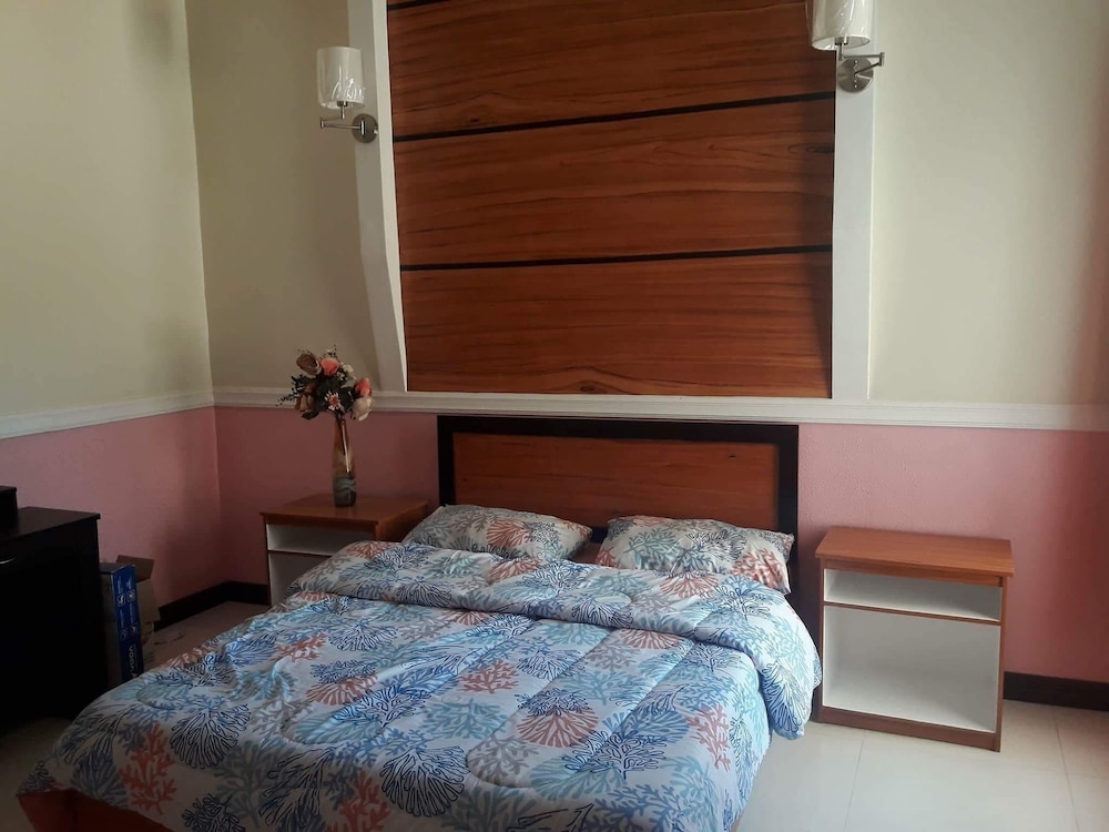 4 Bedroom House photo 1