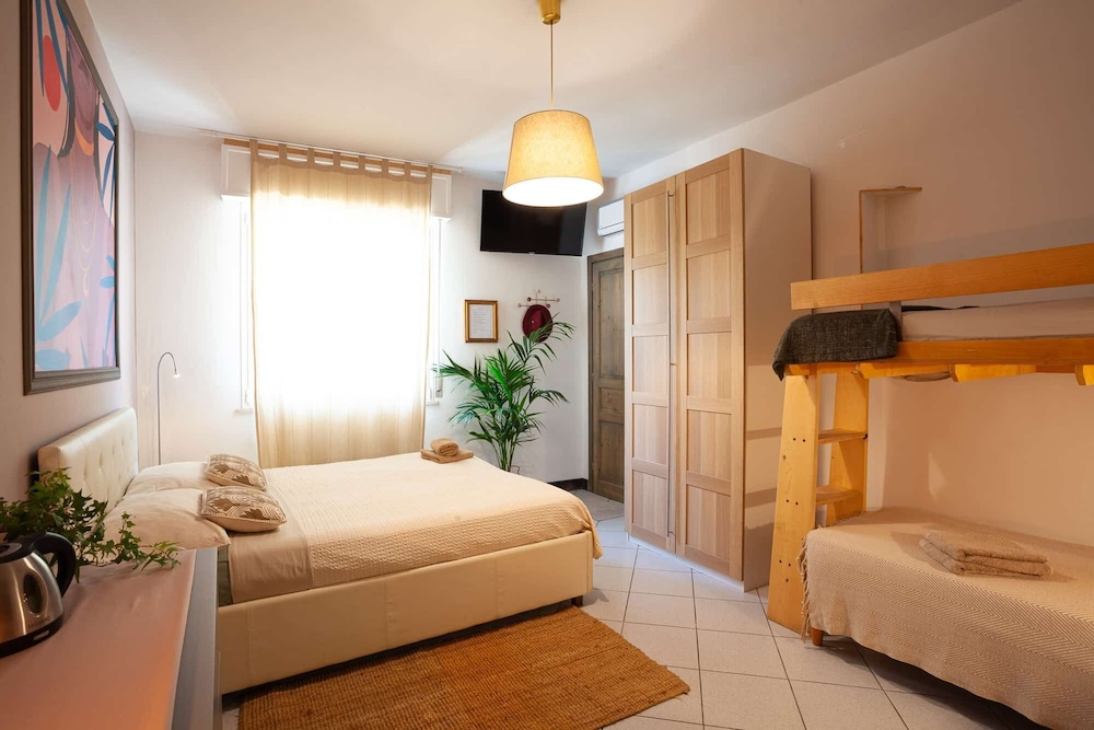 Deluxe Room (5 pax)