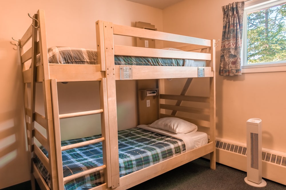 4 Bed Private Room, bunk beds, shared washroom photo 1