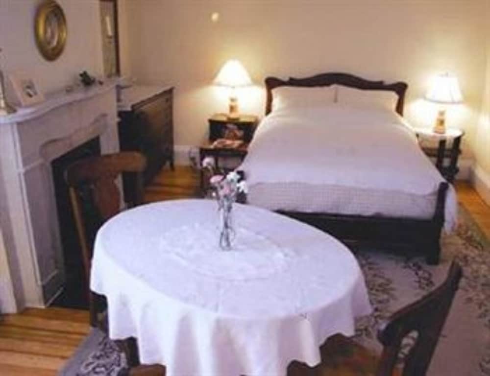 Room (2nd Flr. Room w/ Kitchen With Shared ) photo 3