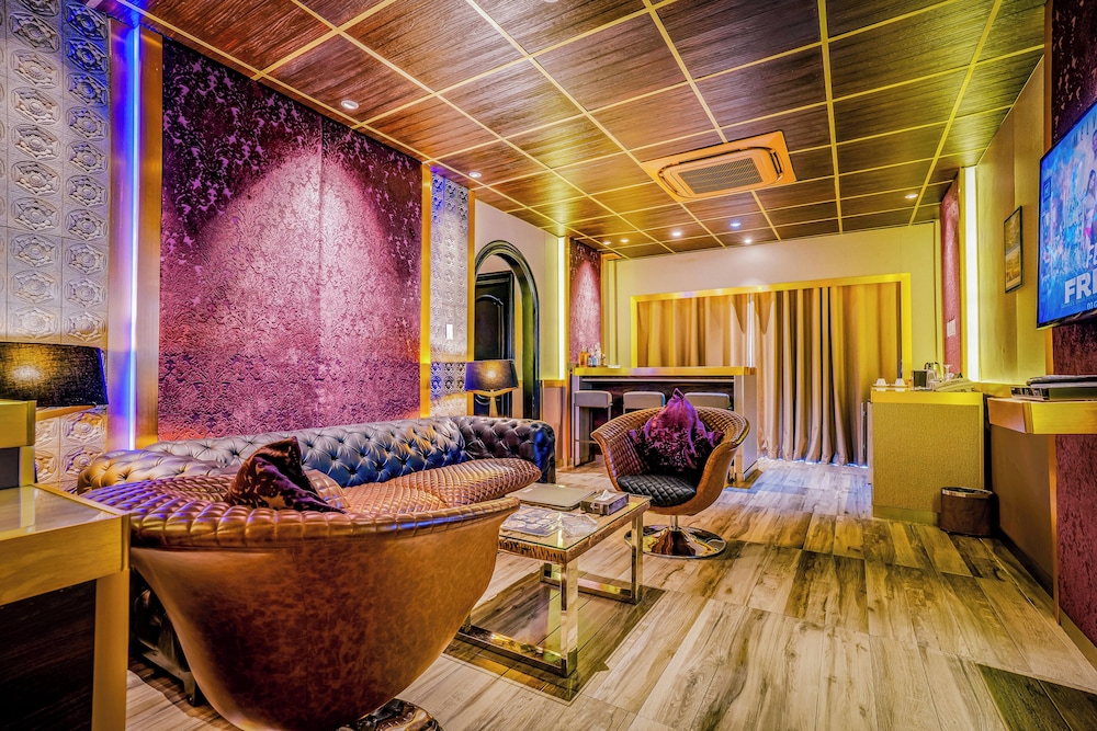 Deluxe Penthouse - Photo 3