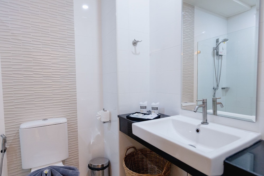 Superior Room, 1 King Bed, Non Smoking, City View photo 2