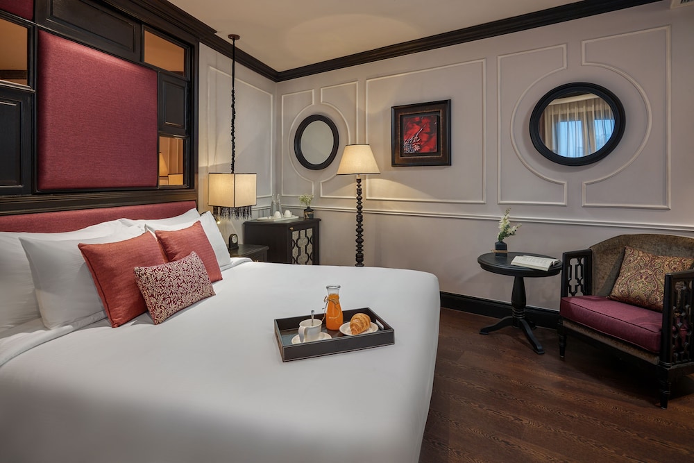 Deluxe Double Room, Balcony thumbnail 6