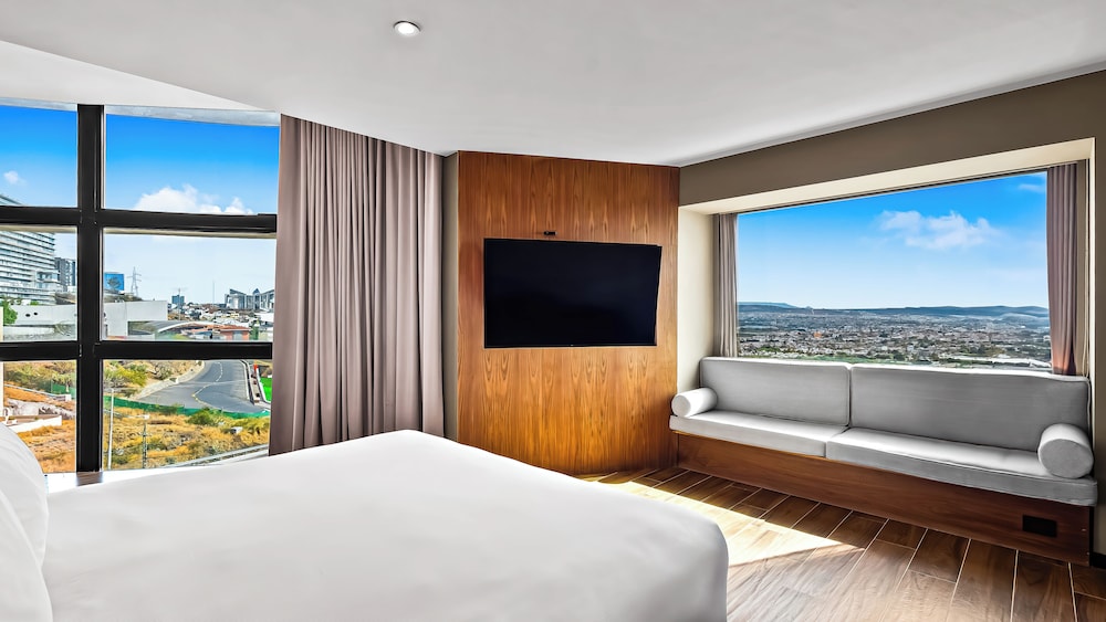 Junior Suite, 1 King Bed - Photo 2
