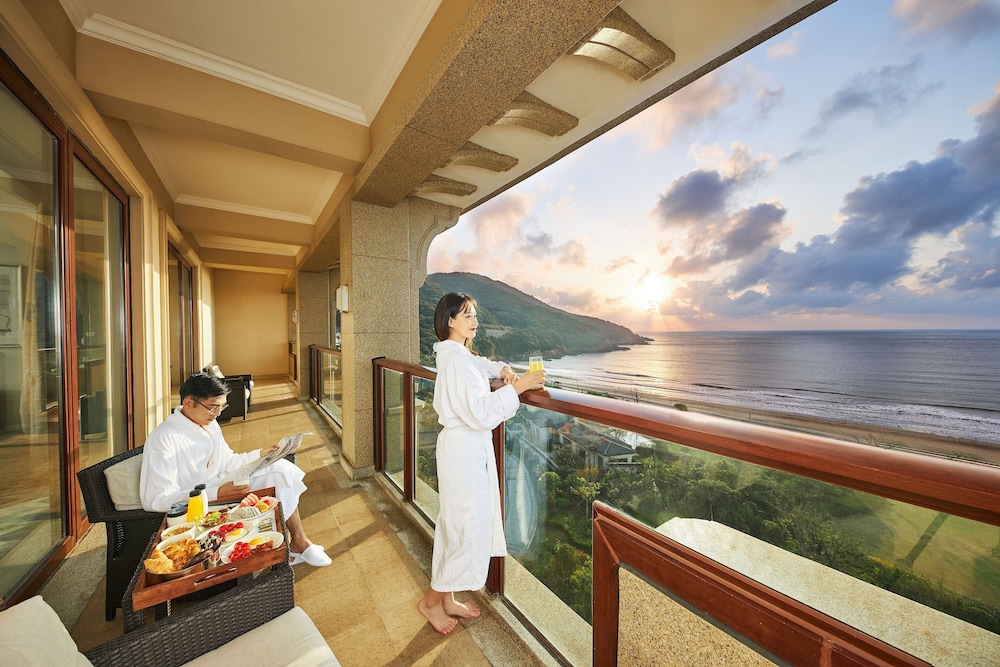 Suite, 1 Bedroom, Balcony, Ocean View photo 2