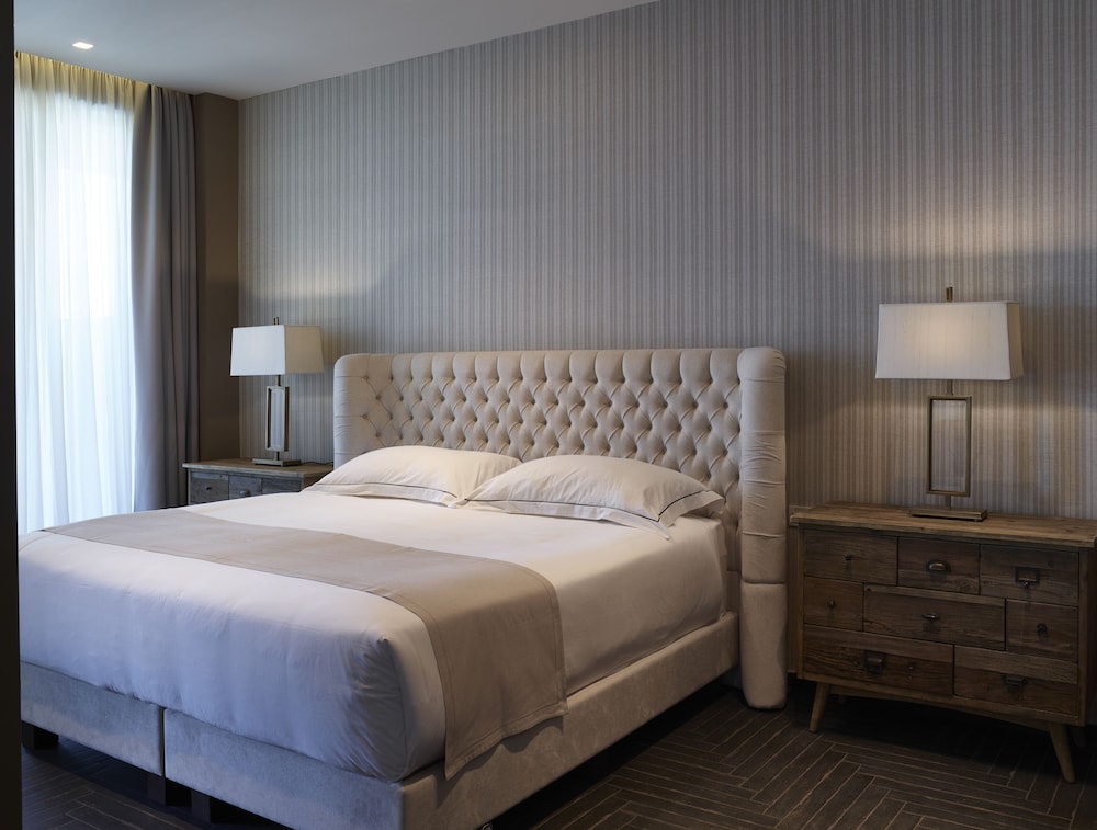 Executive Suite, Private Pool - Photo 4