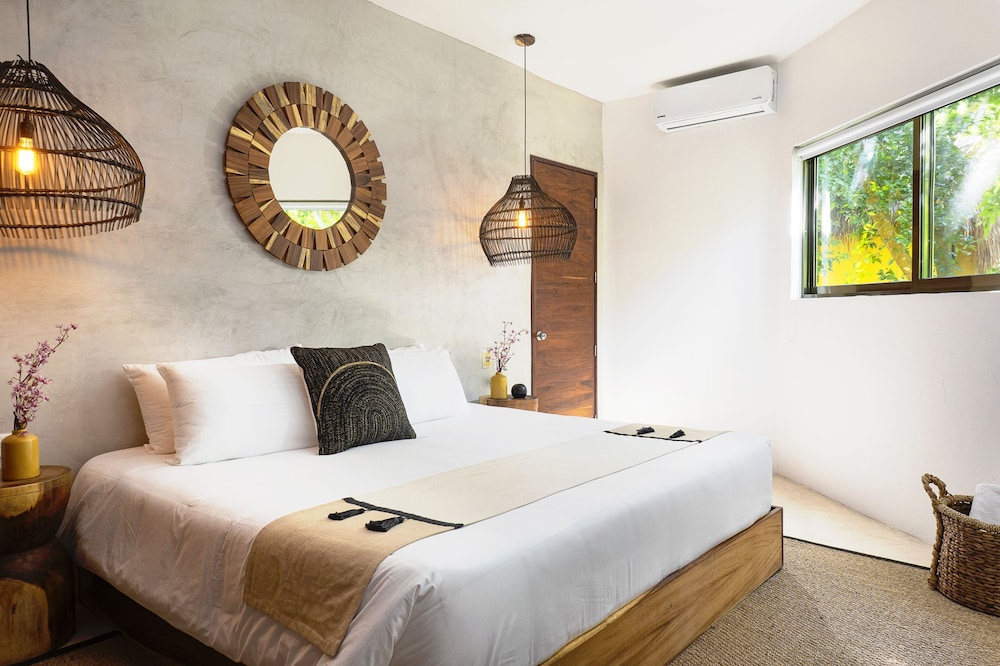 Superior Suite, 1 King Bed with Sofa bed, Balcony