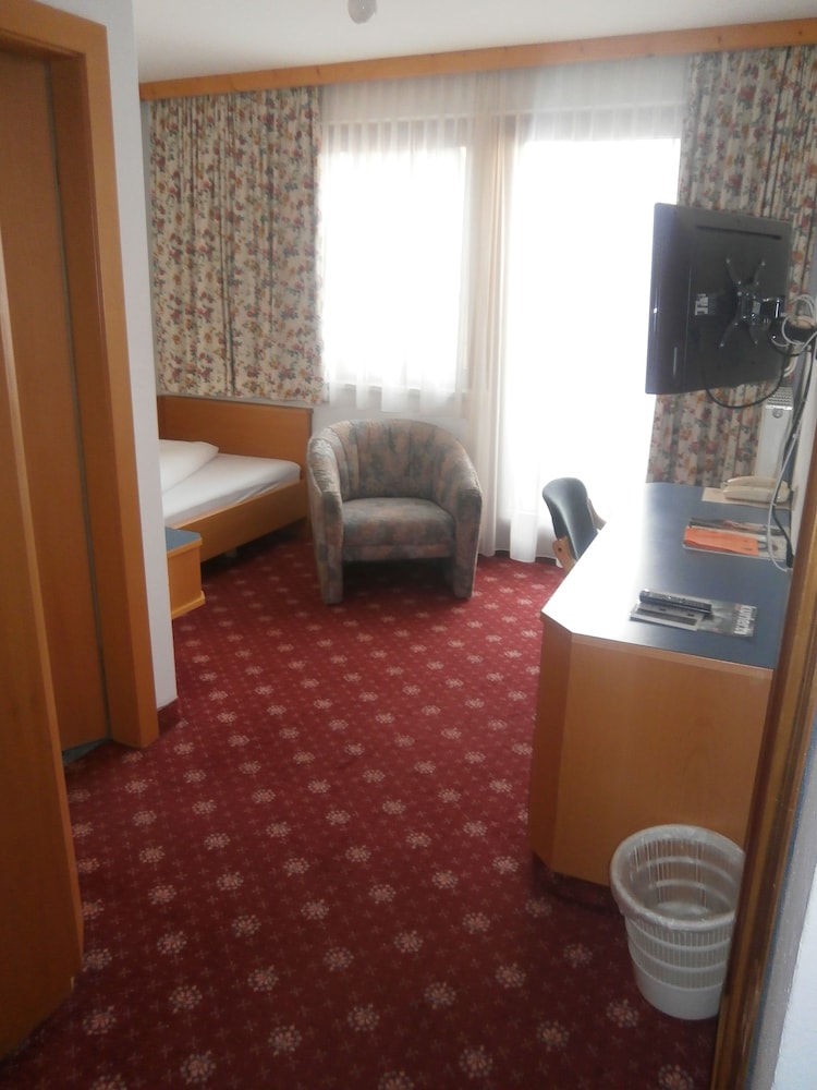 Economy Single Room (Hohe Munde) photo 3