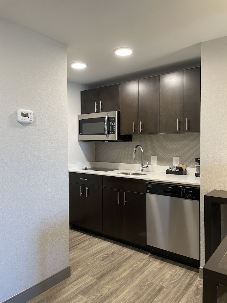 Studio, 1 King Bed, Accessible, Balcony (Mobility & Hearing, Bathtub) - Photo 4